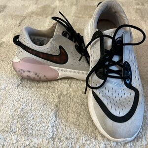 Nike size 6.5 joyride dual run sneakers